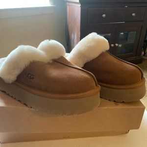 UGG Slippers; Chestnut Disquette platform